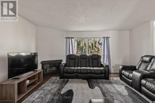 36 - 595 Third Street, London East (East H), ON - Indoor Photo Showing Living Room