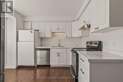 36 - 595 Third Street, London East (East H), ON - Indoor Photo Showing Kitchen
