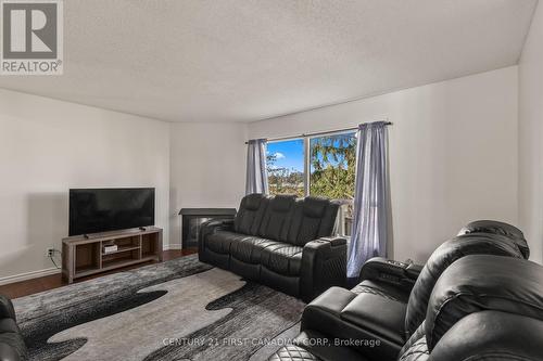 36 - 595 Third Street, London East (East H), ON - Indoor Photo Showing Living Room