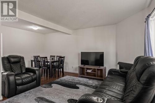 36 - 595 Third Street, London East (East H), ON - Indoor Photo Showing Living Room