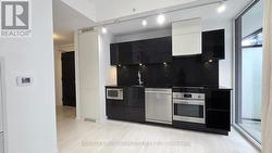 1213 - 125 PETER STREET  Toronto, ON M5V 2G9