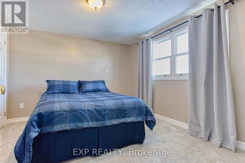 211 Rushdale Drive, Hamilton, ON - Indoor Photo Showing Bedroom
