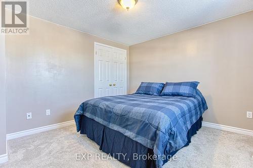 211 Rushdale Drive, Hamilton, ON - Indoor Photo Showing Bedroom