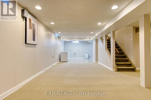 211 Rushdale Drive, Hamilton, ON - Indoor Photo Showing Other Room