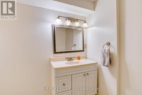 211 Rushdale Drive, Hamilton, ON - Indoor Photo Showing Bathroom
