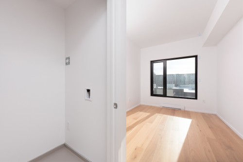 Closet - 305-585 Av. Glengarry, Mont-Royal, QC - Indoor Photo Showing Other Room