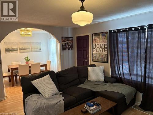 42 Avenue Road, Cambridge, ON - Indoor Photo Showing Living Room