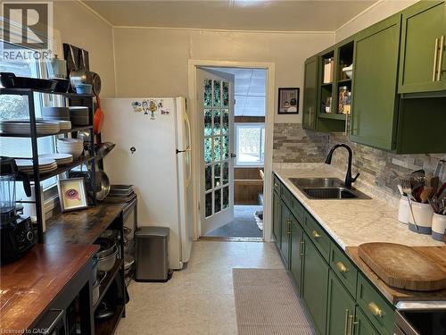 42 Avenue Road, Cambridge, ON - Indoor Photo Showing Kitchen With Double Sink