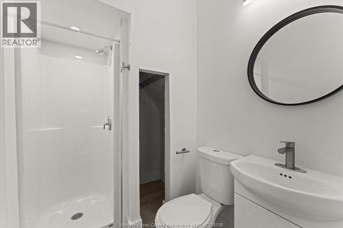 371 Curry, Windsor, ON - Indoor Photo Showing Bathroom