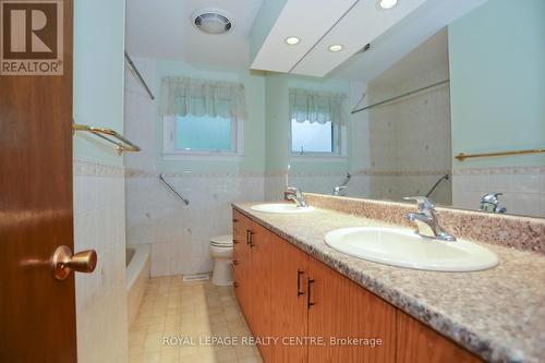 2341 Genevieve Drive, Mississauga, ON - Indoor Photo Showing Bathroom