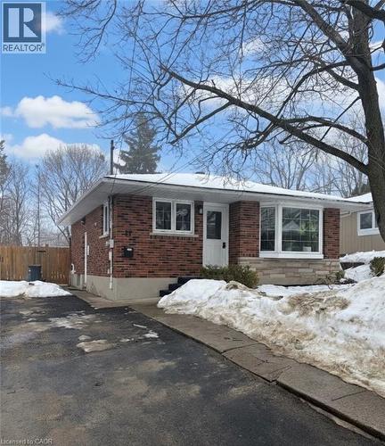 11 FLYNN Avenue  Cambridge, ON N3C 2T8