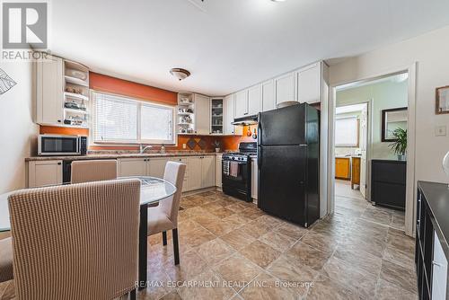 28 Munn Street, Hamilton, ON - Indoor Photo Showing Kitchen