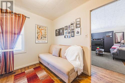 28 Munn Street, Hamilton, ON - Indoor Photo Showing Bedroom