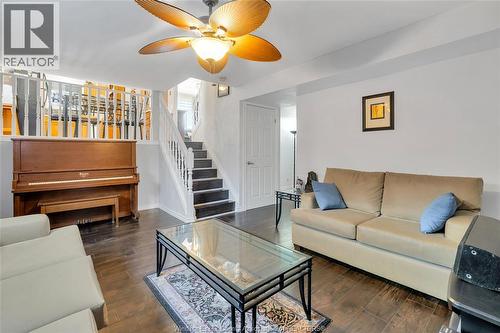 2665 Robert, Windsor, ON - Indoor Photo Showing Living Room