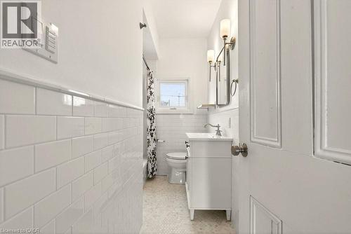 285 Mary Street, Hamilton, ON - Indoor Photo Showing Bathroom