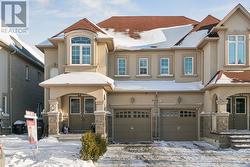 9 BEACHVILLE CIRCLE  Brampton, ON L6X 0V4