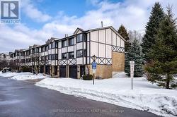 1 - 4 BRADBROOK ROAD  Toronto, ON M8Z 5V3