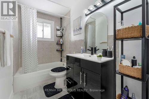 263 Fergus Avenue, Kitchener, ON - Indoor Photo Showing Bathroom