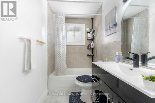 263 Fergus Avenue, Kitchener, ON - Indoor Photo Showing Bathroom