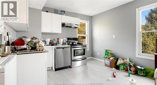 3092 Sandwich Unit# Upper, Windsor, ON - Indoor Photo Showing Kitchen