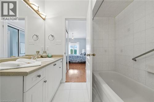 46 Manitoulin Trail, Hamilton, ON - Indoor Photo Showing Bathroom