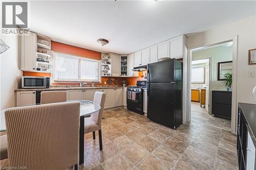 28 Munn Street, Hamilton, ON - Indoor Photo Showing Kitchen