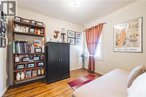 28 Munn Street, Hamilton, ON - Indoor Photo Showing Bedroom