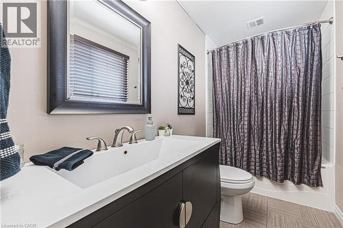 28 Munn Street, Hamilton, ON - Indoor Photo Showing Bathroom