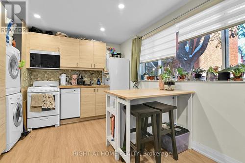 Coach house kitchen w/eat-in and its own laundry - 95 Templeton Street, Ottawa, ON - Indoor