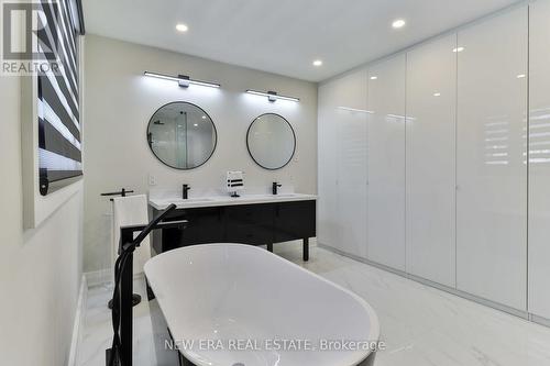 1481 Chasehurst Drive, Mississauga, ON - Indoor Photo Showing Bathroom