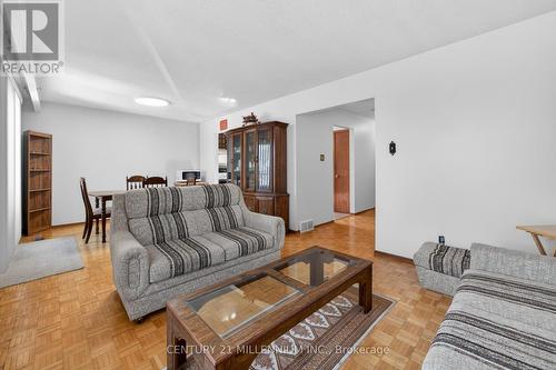 96 Shadeland Crescent, Kitchener, ON - Indoor Photo Showing Living Room
