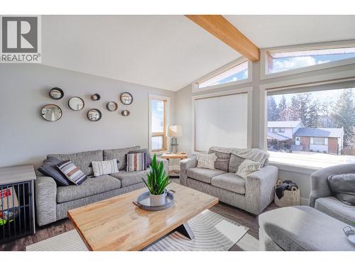 1816 Mt Connell Crescent, Cranbrook, BC - Indoor Photo Showing Living Room