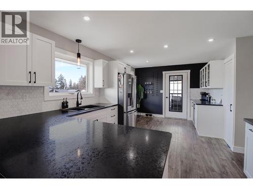 1816 Mt Connell Crescent, Cranbrook, BC - Indoor Photo Showing Kitchen With Double Sink
