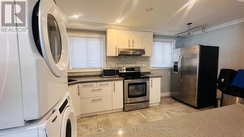 3079 Lindenlea Drive, Mississauga, ON - Indoor Photo Showing Kitchen With Stainless Steel Kitchen