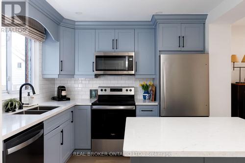 23 - 61 SARAH LANE  Oakville, ON L6L 3V2