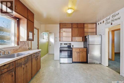 584 7Th Street E, Prince Albert, SK - Indoor Photo Showing Kitchen