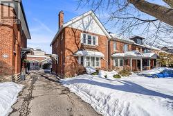 94 FAIRLAWN AVENUE  Toronto, ON M5M 1S7