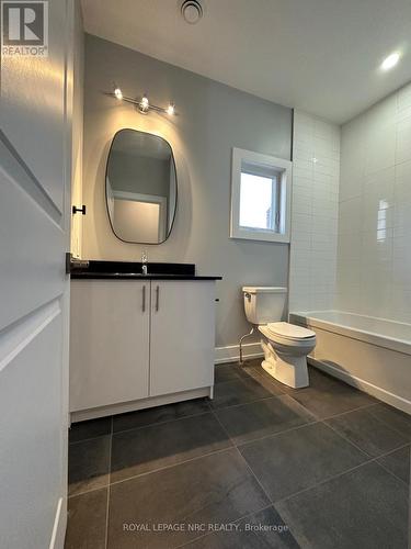 58 Griffith Street, Welland (Welland Downtown), ON - Indoor Photo Showing Bathroom