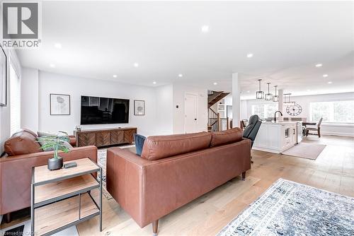 5199 Broughton Crescent, Burlington, ON - Indoor Photo Showing Living Room