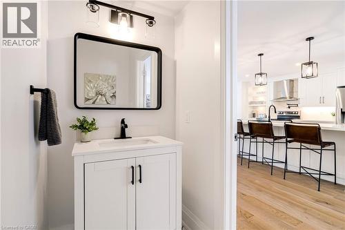 5199 Broughton Crescent, Burlington, ON - Indoor Photo Showing Kitchen