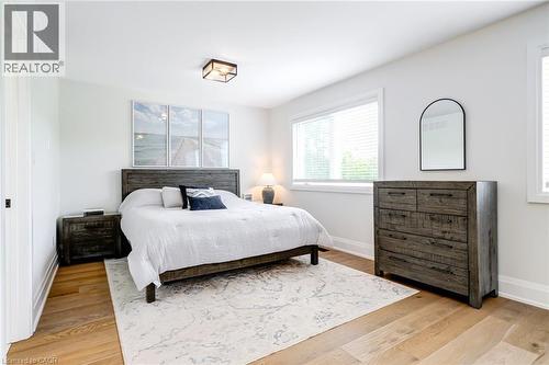 5199 Broughton Crescent, Burlington, ON - Indoor Photo Showing Bedroom