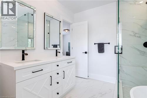 5199 Broughton Crescent, Burlington, ON - Indoor Photo Showing Bathroom