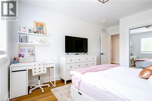5199 Broughton Crescent, Burlington, ON - Indoor Photo Showing Bedroom