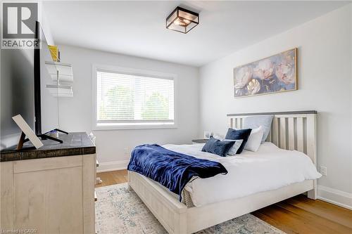 5199 Broughton Crescent, Burlington, ON - Indoor Photo Showing Bedroom