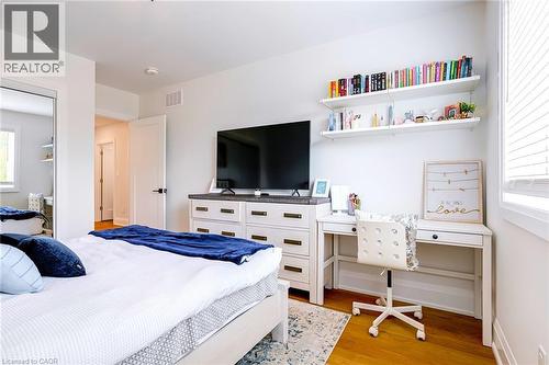 5199 Broughton Crescent, Burlington, ON - Indoor Photo Showing Bedroom