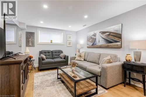 5199 Broughton Crescent, Burlington, ON - Indoor Photo Showing Living Room