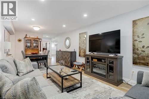 5199 Broughton Crescent, Burlington, ON - Indoor Photo Showing Living Room