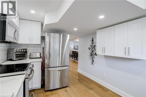 5199 Broughton Crescent, Burlington, ON - Indoor Photo Showing Kitchen