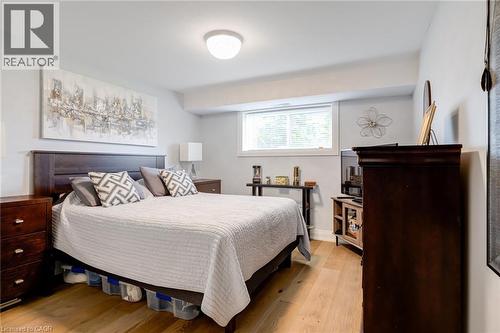 5199 Broughton Crescent, Burlington, ON - Indoor Photo Showing Bedroom