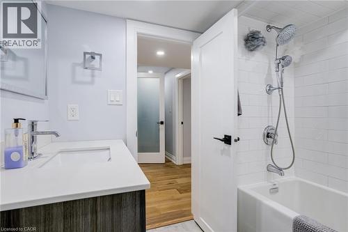 5199 Broughton Crescent, Burlington, ON - Indoor Photo Showing Bathroom